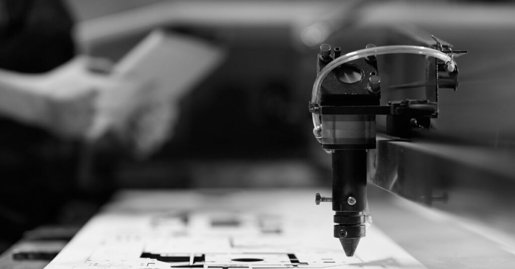 Robot de corte por láser: Cómo automatizar el proceso de corte de chapa