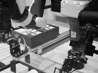 Invertir en robots industriales